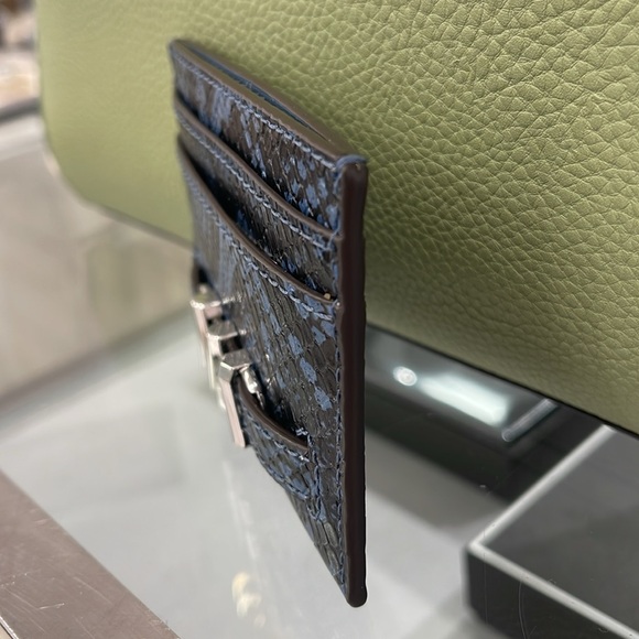 MICHAEL KORS
Reed Large Snakeskin Python Pattern Card Holder Case
Denim 
NWT - Picture 10 of 16